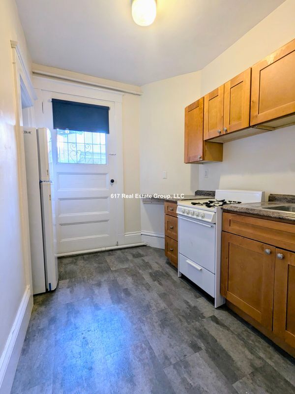 Building Photo - 2 Ware St