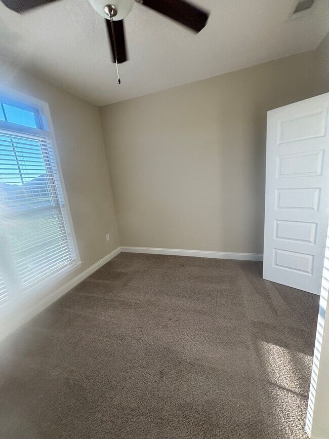 Building Photo - Home in Knights Landing