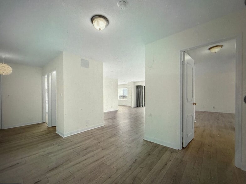 Building Photo - 8360 Greensboro Dr