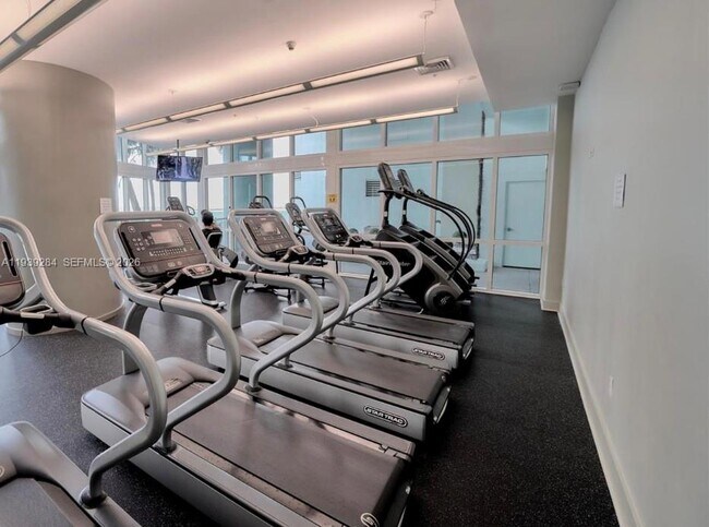 Building Photo - 1900 N Bayshore Dr