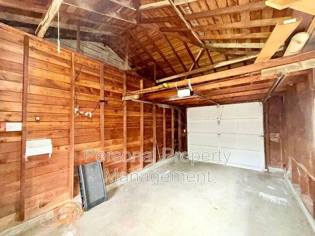 Building Photo - 4215 NW Lavina St