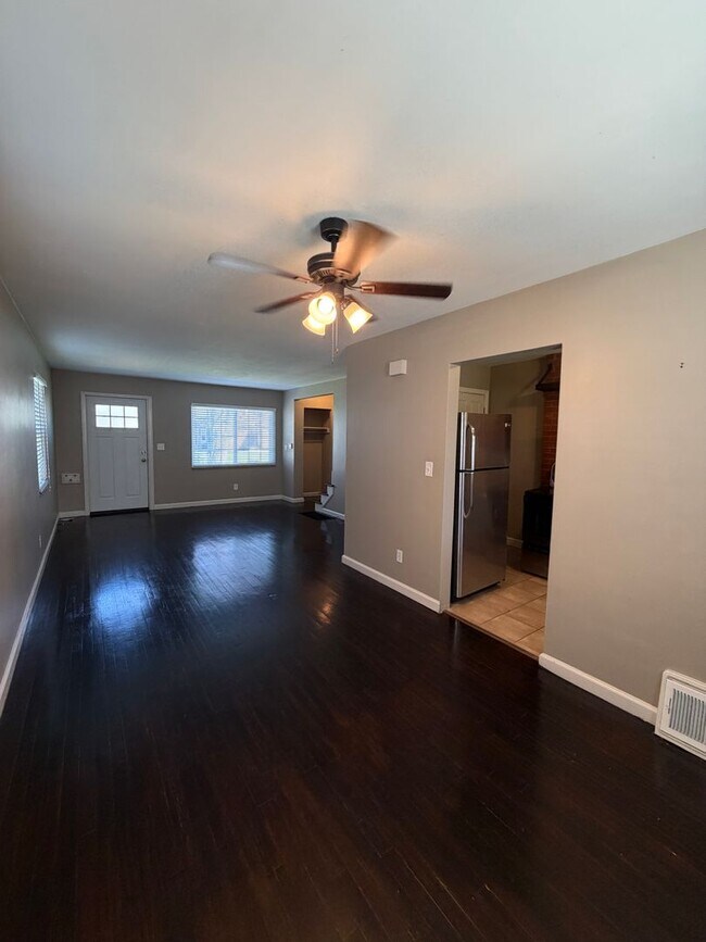 Building Photo - 713 S Broadleigh Rd