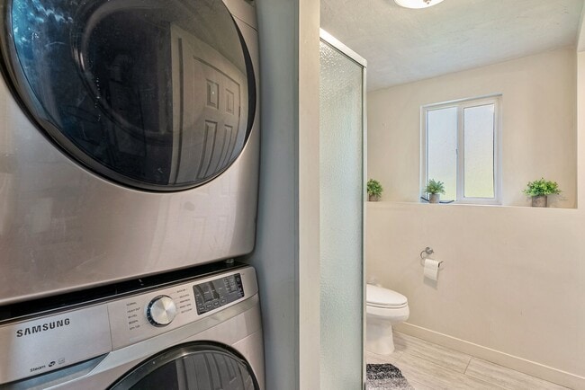 Building Photo - 5491 Saguaro Dr