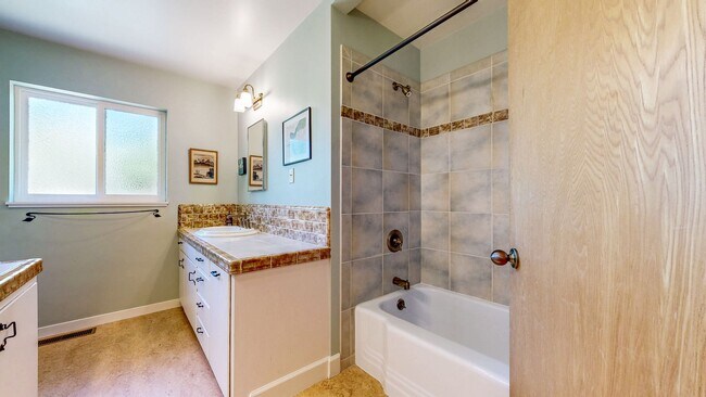 Building Photo - 4560 Sullivan Ct