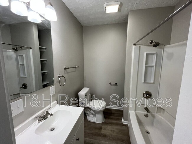 Building Photo - 514 E 33rd St