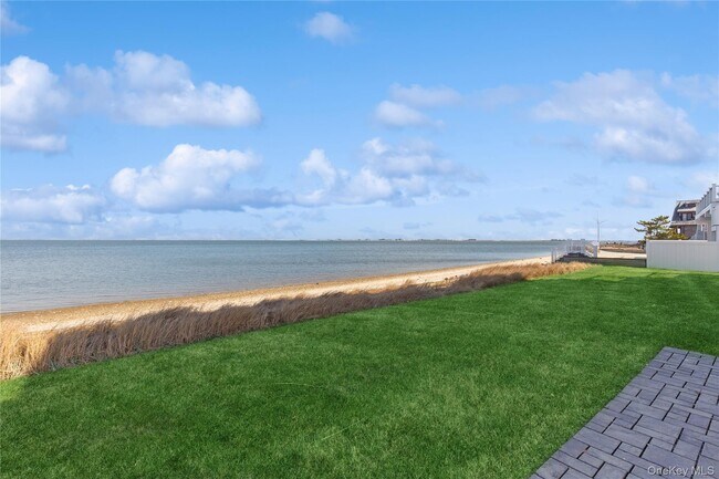 Building Photo - 39 Shinnecock Rd