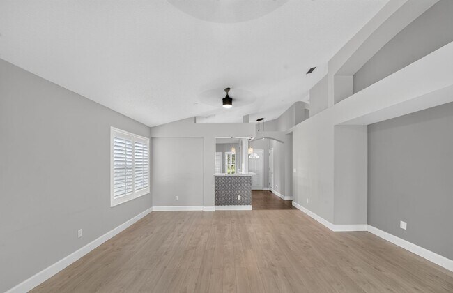 Building Photo - Renovated Brick Home in Gated Community