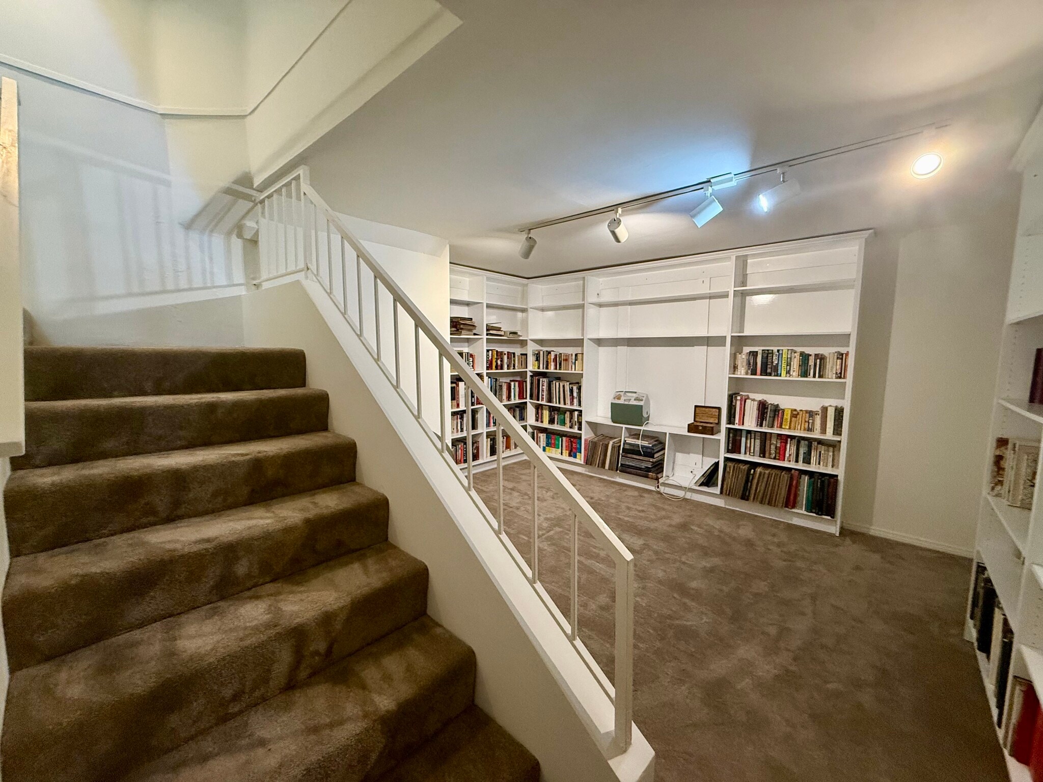 Building Photo - 1937 Euclid St