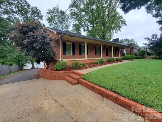 Building Photo - 614 Carolina Ave S