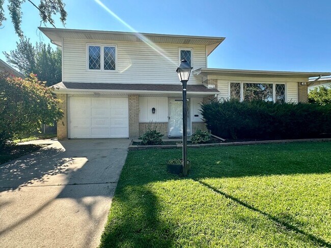 Primary Photo - 440 W Arquilla Dr