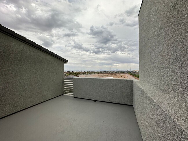Building Photo - Experience Modern Elegance in this Summerl...