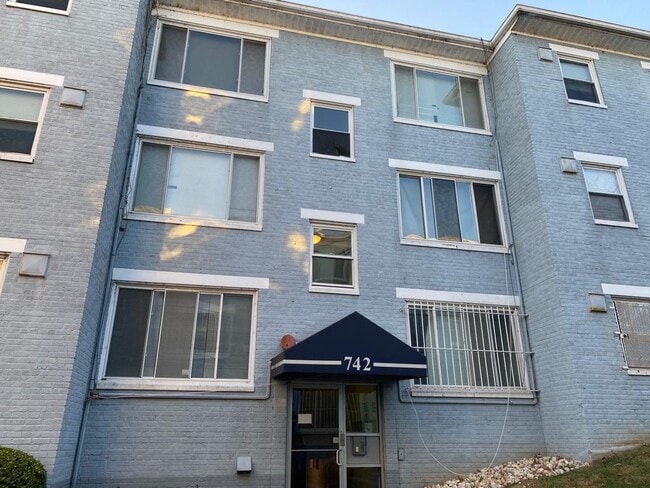 Building Photo - 742 Brandywine St SE