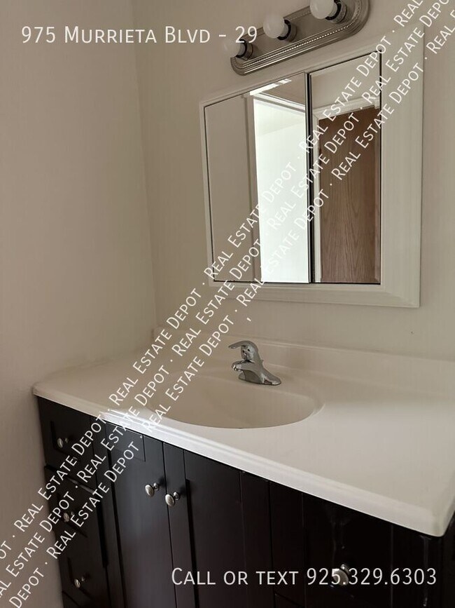 Building Photo - 975 Murrieta Blvd