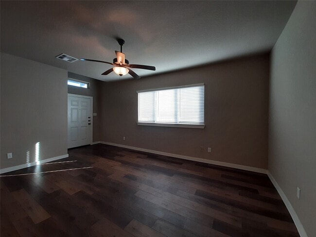 Building Photo - 9741 Grosbeak Ln