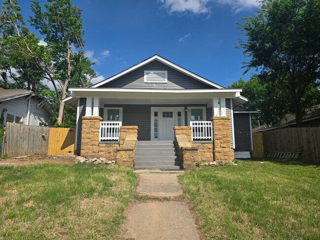 Building Photo - Step into this updated 4-bedroom, 2-bath home ideally situated in the heart of Sand Springs.