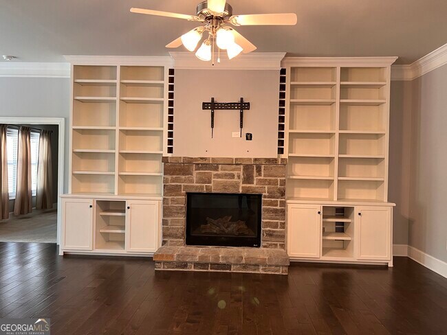 Building Photo - 4080 Mayhill Cir