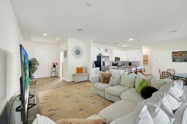 Building Photo - 2513 SW Calder St