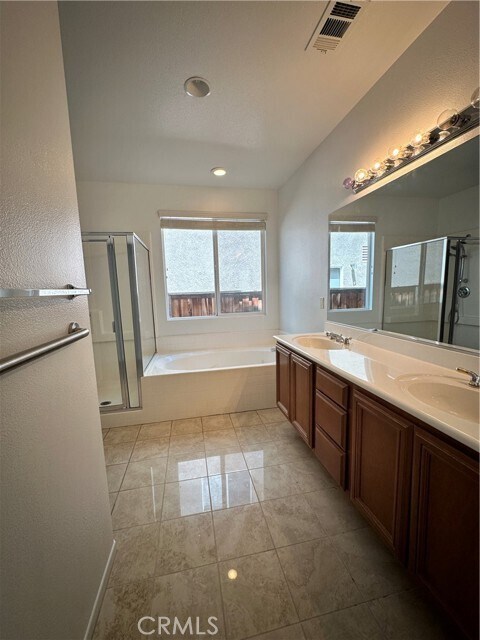 Building Photo - 23307 Buena Ct