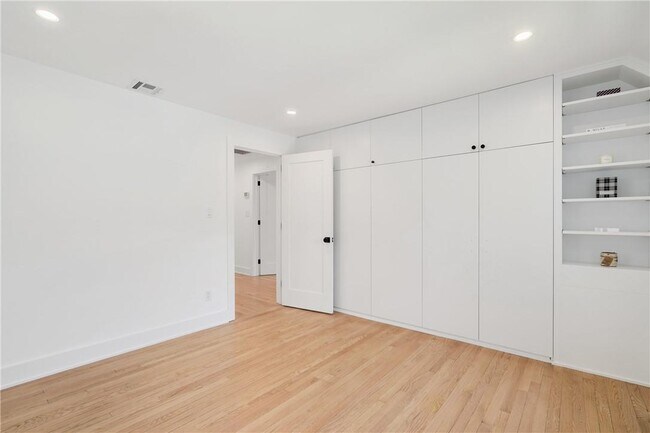 Building Photo - 14 Coralyn Rd