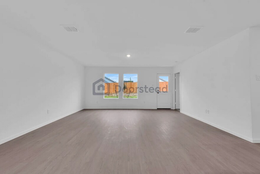 Building Photo - 3012 Yellow Pine Ave