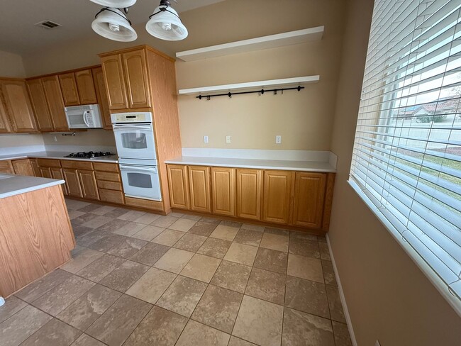 Building Photo - Apple Valley Estates- Gated Community- Beautiful 4 Bedrooms, 3 Bathrooms