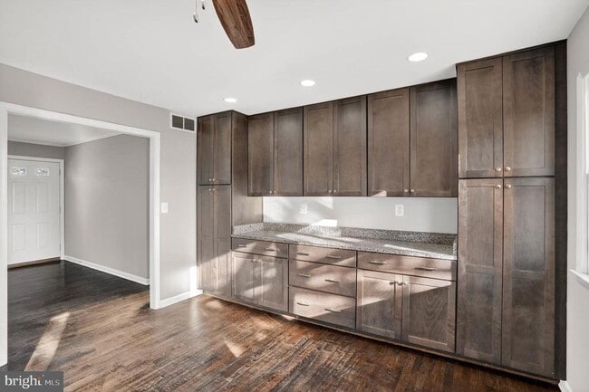 Building Photo - 927 Juliet Ln