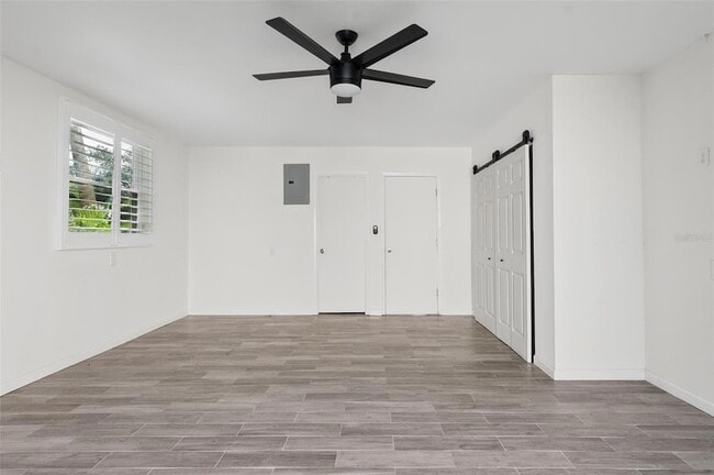 Building Photo - 275 Capri Cir N