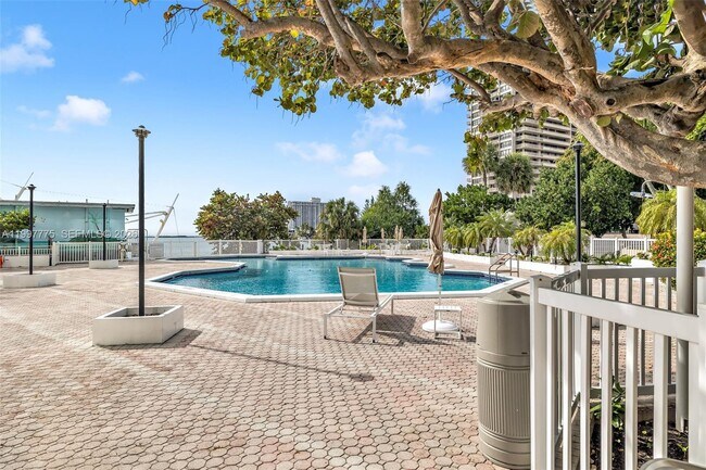 Building Photo - 11111 Biscayne Blvd