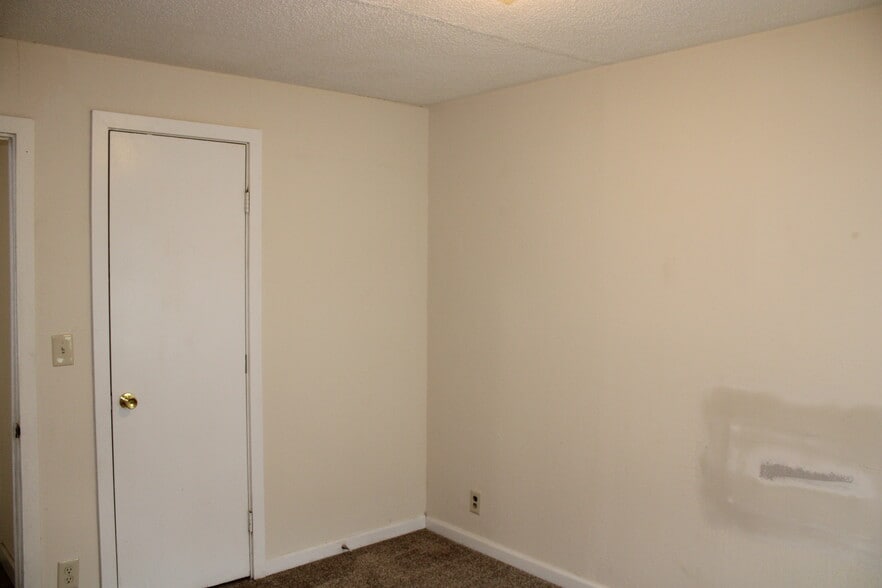 Building Photo - 3861 E Roseberry St