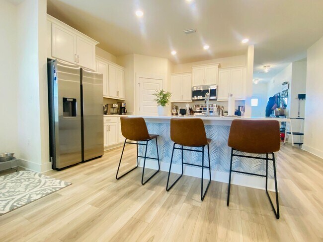 Building Photo - Spacious 4BR/2BA Home with Flexible Living Areas in Saddle Ridge