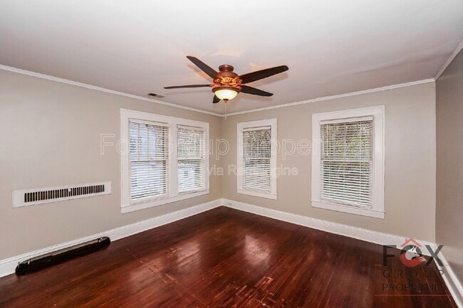 Building Photo - 332 W McLelland Ave