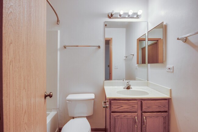 Building Photo - 2873 Carlsbad Cir