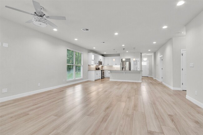 Building Photo - 11087 Sutton Pl