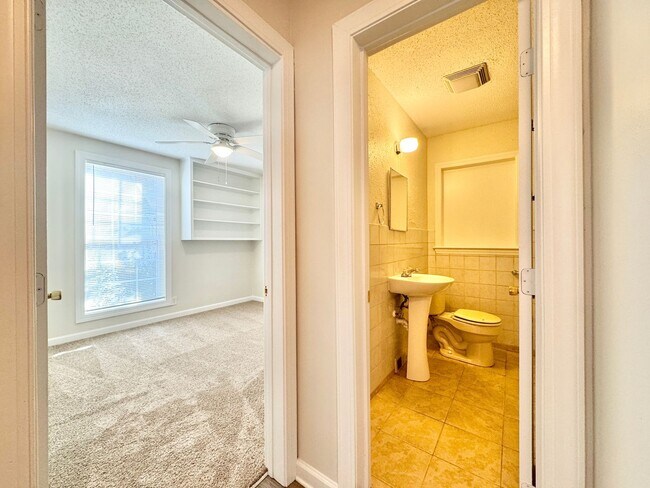 Building Photo - Spacious 4 Bedroom Located in Garden Homes