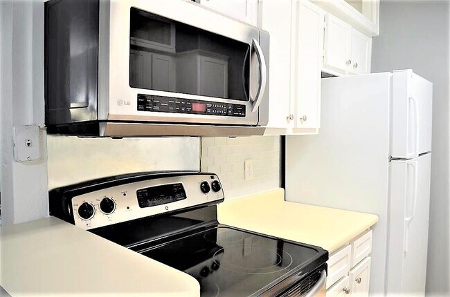 Building Photo - 2250 Bering Dr