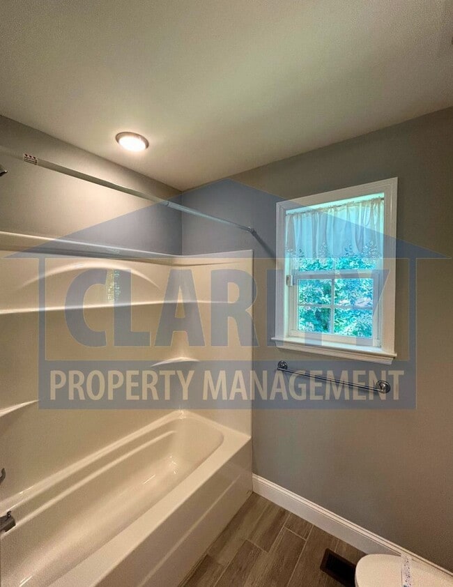 Building Photo - Charming 3 Bedroom, 2 Bath Home with Spaci...