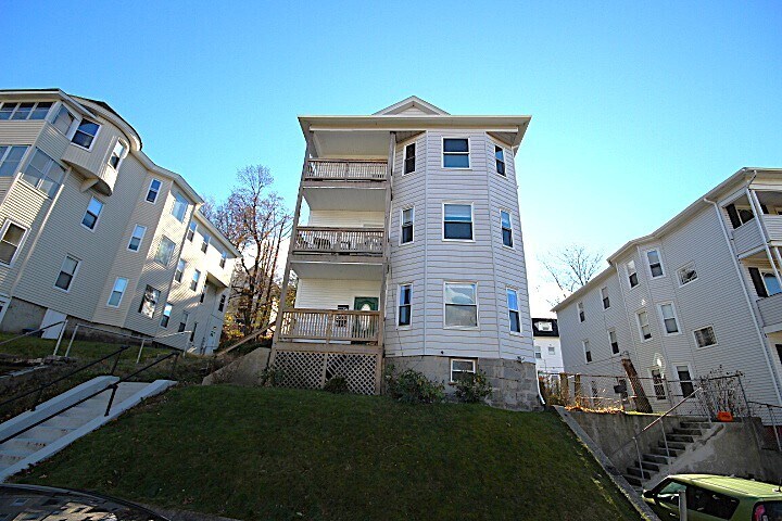 Building Photo - 82 Green Hill Pky