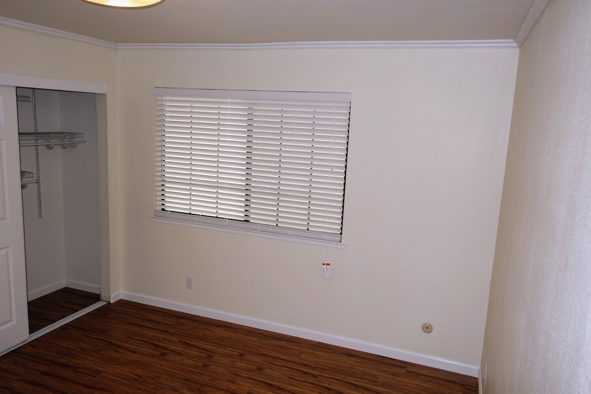 Building Photo - 983 Hacienda Circle