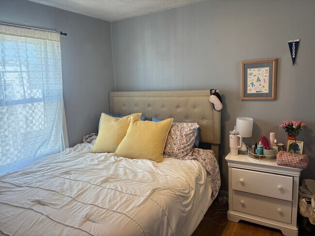 Building Photo - South Boston 2 Bed – Renovated – Pet Friendly – Hardwood Floors – 9/1