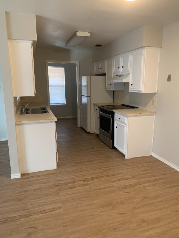 Building Photo - 2013 S Loop 289