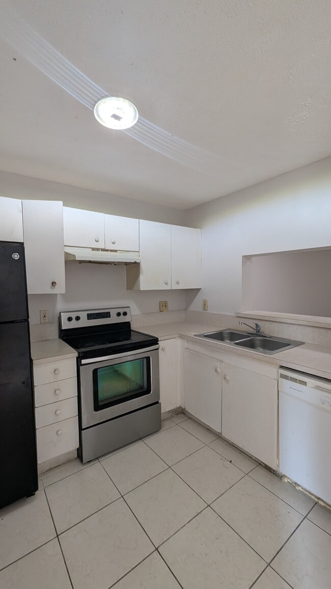 Building Photo - 2421 NW 56th Ave