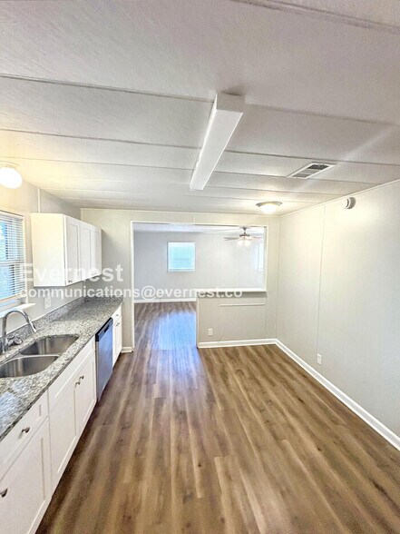 Building Photo - 525 Landers St