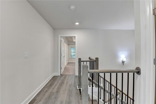 Building Photo - 3159 Clairebrooke Ave