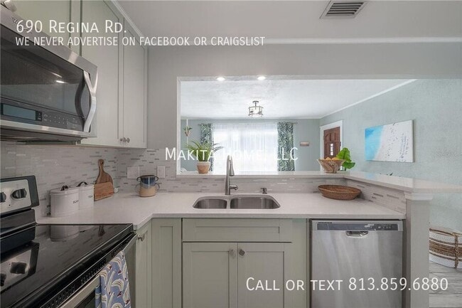 Building Photo - 690 Regina Rd