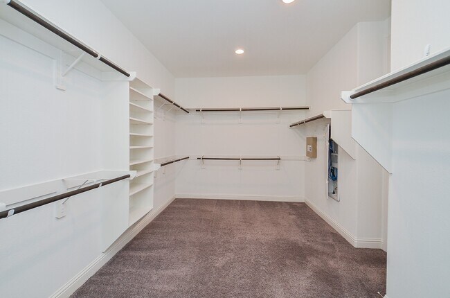 Building Photo - 6019 Verde Pl Ln