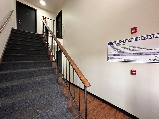Building Photo - Noble Estates ||