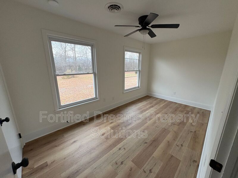 Building Photo - 429 Peeden Dr