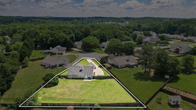 Building Photo - 2615 Snowcrest Pl