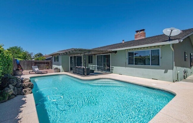 Building Photo - 483 Ontario Dr