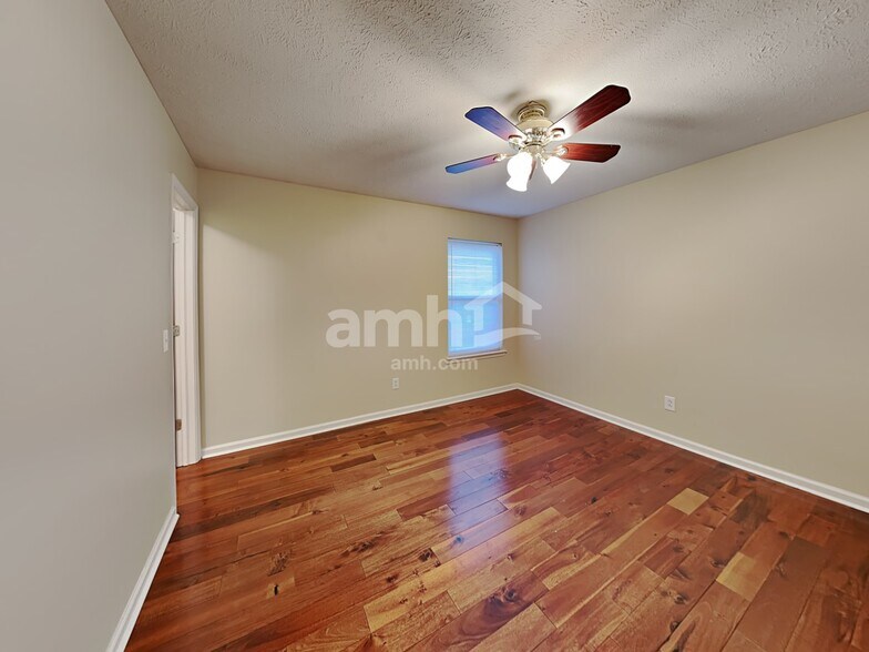 Building Photo - 5826 Columbia Cir